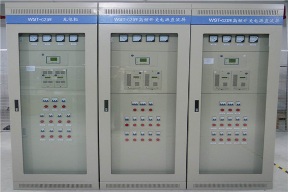 直流屏、微機保護(hù)測控裝置(圖1)
